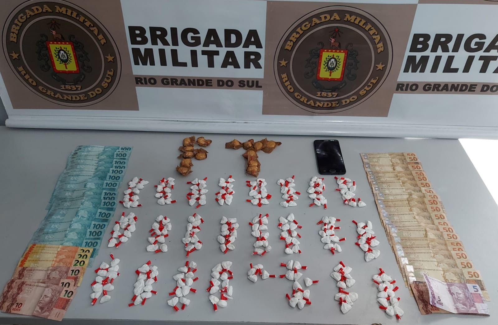 Brigada Militar efetuou pelo menos quatro prisões por tráfico e porte de arma nas últimas horas em RG
