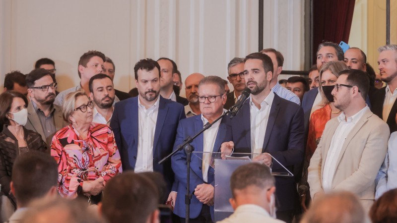 Eduardo Leite deixa o Governo do RS na tarde desta quinta-feira (31)   