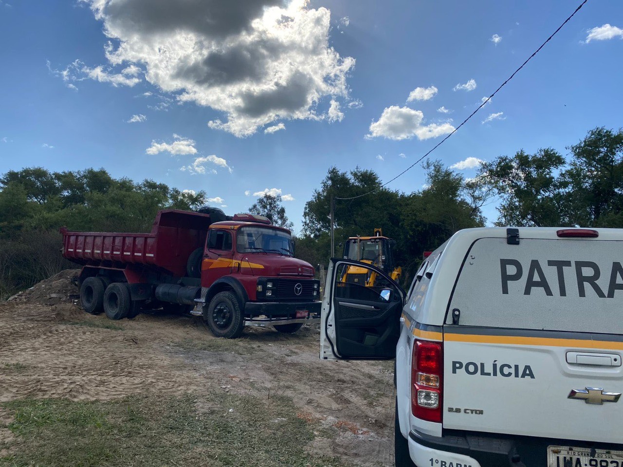 Aterro ilegal é flagrado às margens do arroio Bolaxa