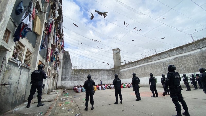 Para redução de mortes violentas, 12 lideranças de facções criminosas são transferidas da Perg