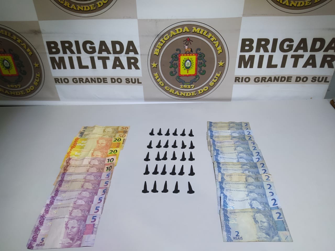 Homem é preso por tráfico de drogas no bairro Profilurb, em Rio Grande