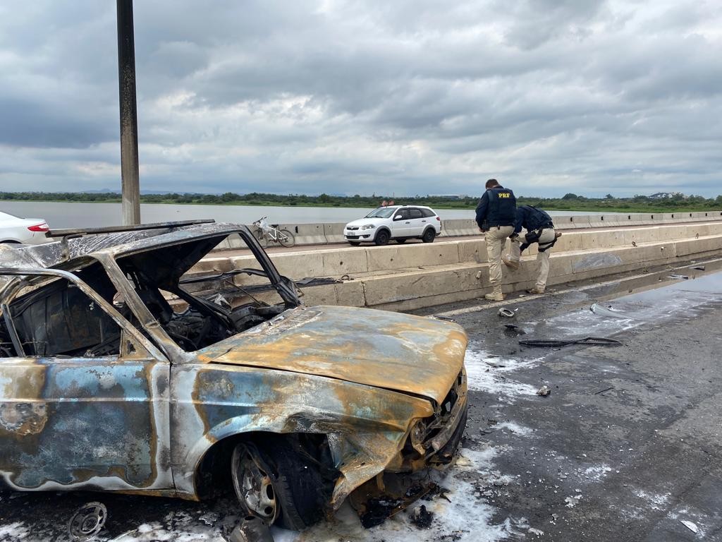 Acidente deixa ex-deputado Adilson Troca (PSDB) ferido e duas pessoas mortas na BR-290, em Porto Alegre