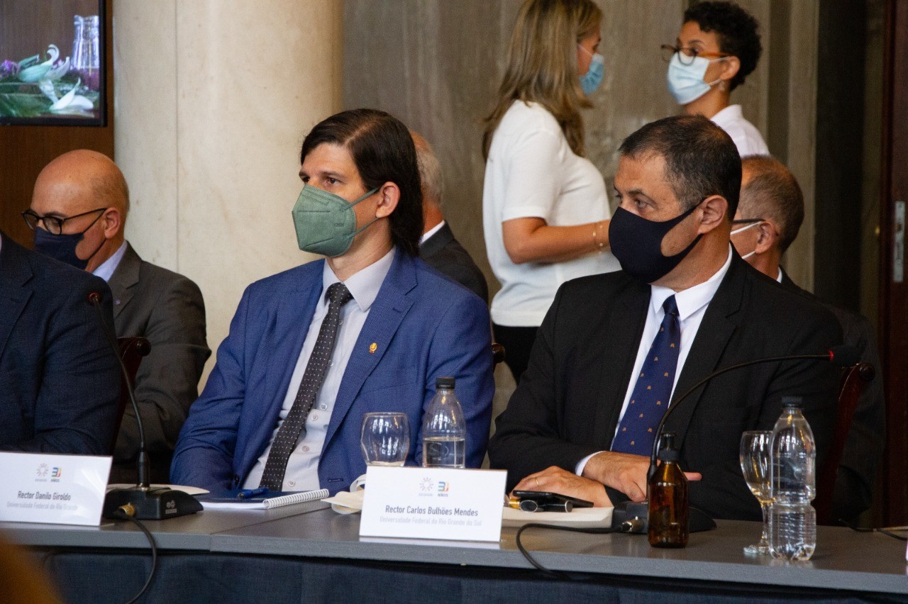 Reitor da Furg, Danilo Giroldo, participa de reunião do Conselho de Reitores da AUGM em Montevidéu