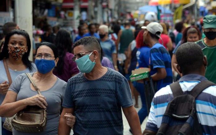 Governo do RS suspende obrigatoriedade do uso de máscaras em ambientes ao ar livre