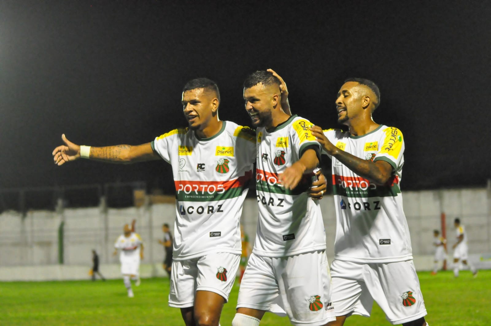 Com transmissão da 97,1 FM, São Paulo vence o Farroupilha por 3 a 0  