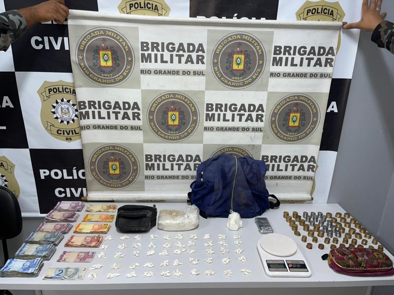 Homem que estava com crack e cocaína é preso por tráfico de drogas no bairro Navegantes