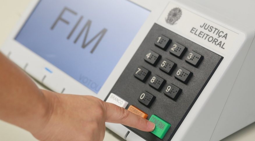 Brasileiros tem até o dia 4 de maio para regularizar o seu título eleitoral 
