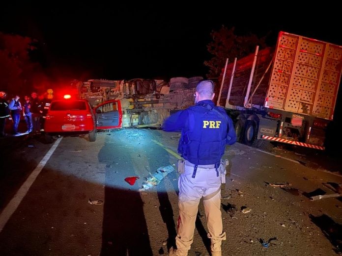 Acidente deixa seis mortos e 13 feridos na BR-290, em Rio Pardo