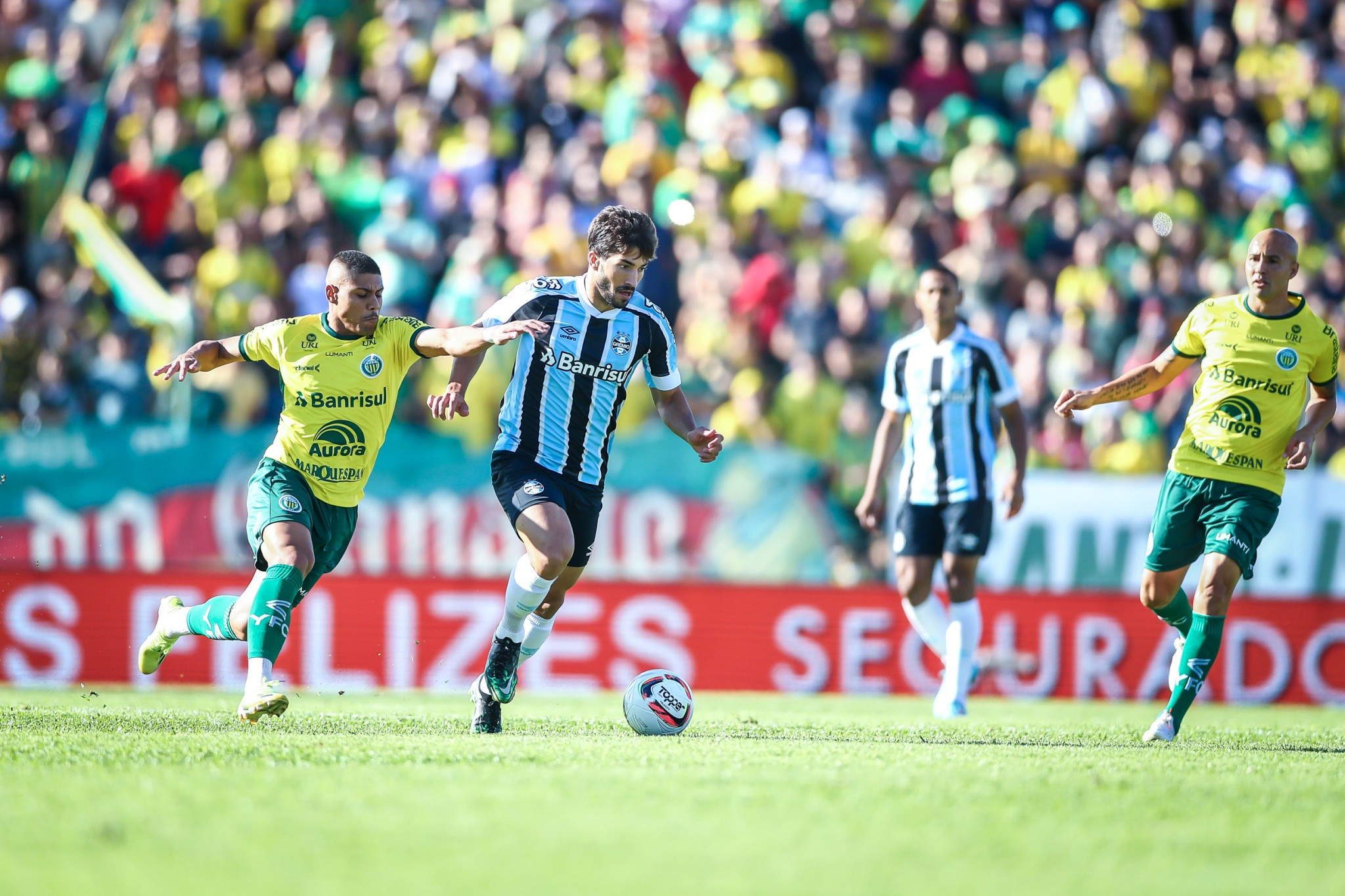 Grêmio vence o Ypiranga em Erechim e abre vantagem na final do Gauchão