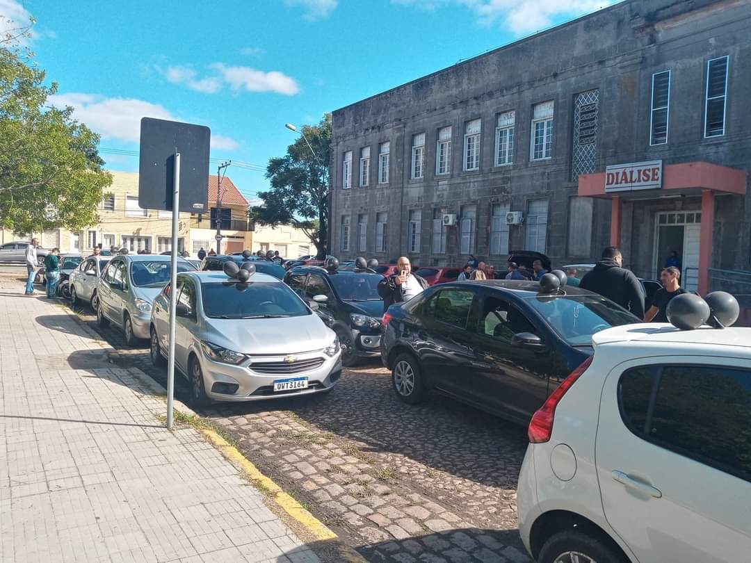 Centenas de motoristas realizaram protesto hoje contra o assassinato de Kelen Barbosa, ocorrido na noite de sexta-feira (29) 