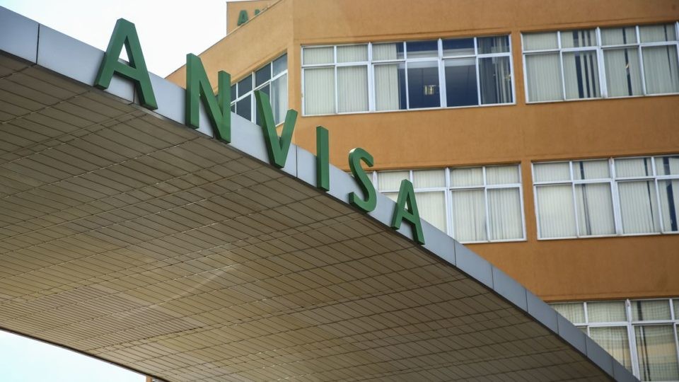 Anvisa aprova uso emergencial de antiviral contra a Covid-19