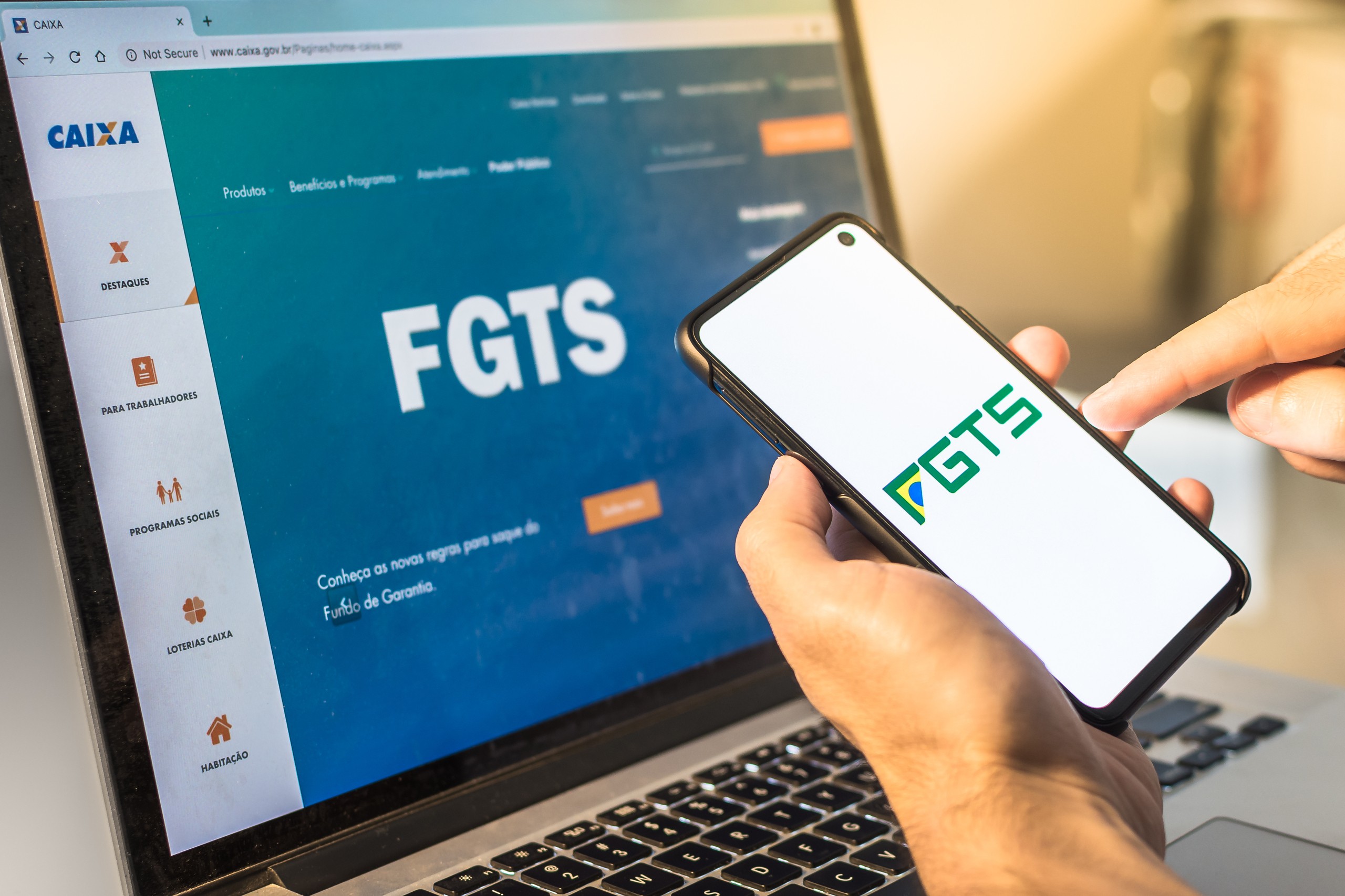 Saque extraordinário do FGTS começa nesta semana para trabalhadores nascidos em abril e maio