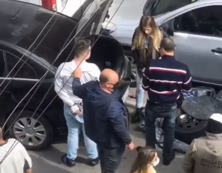 VÍDEO: homem é preso pela Polícia Civil após fugir de posto de combustível sem pagar e colidir com dois carros