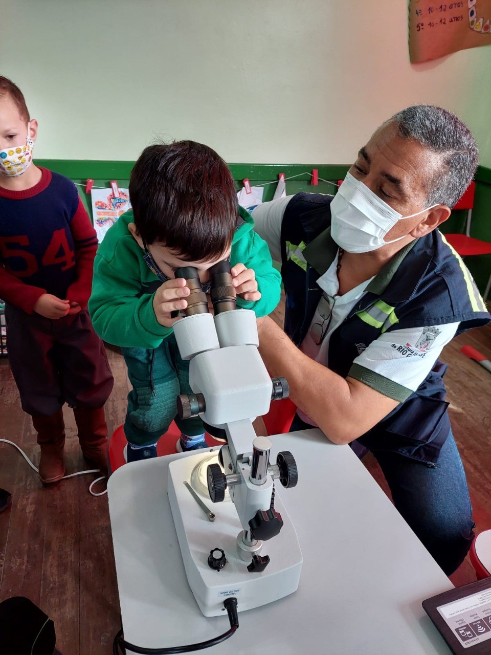 Dengue: Vigilância Ambiental de Rio Grande orienta estudantes sobre prevenção