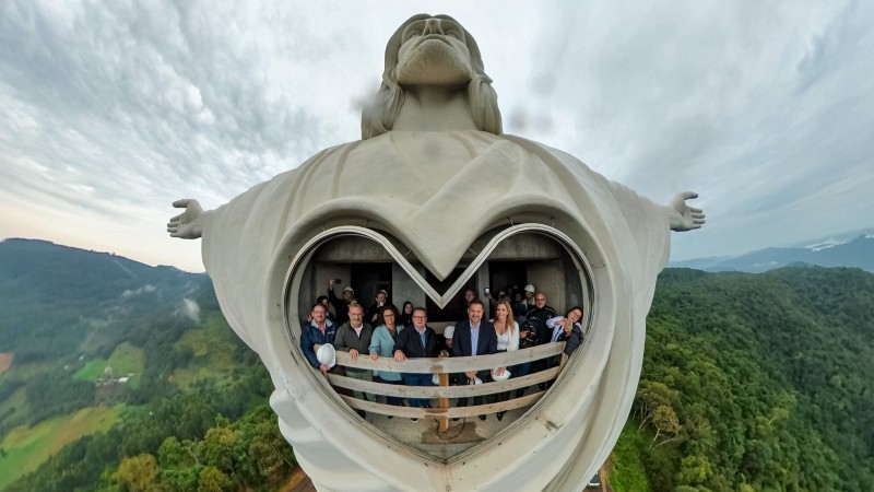 Governador visita o monumento do Cristo Protetor, em Encantado