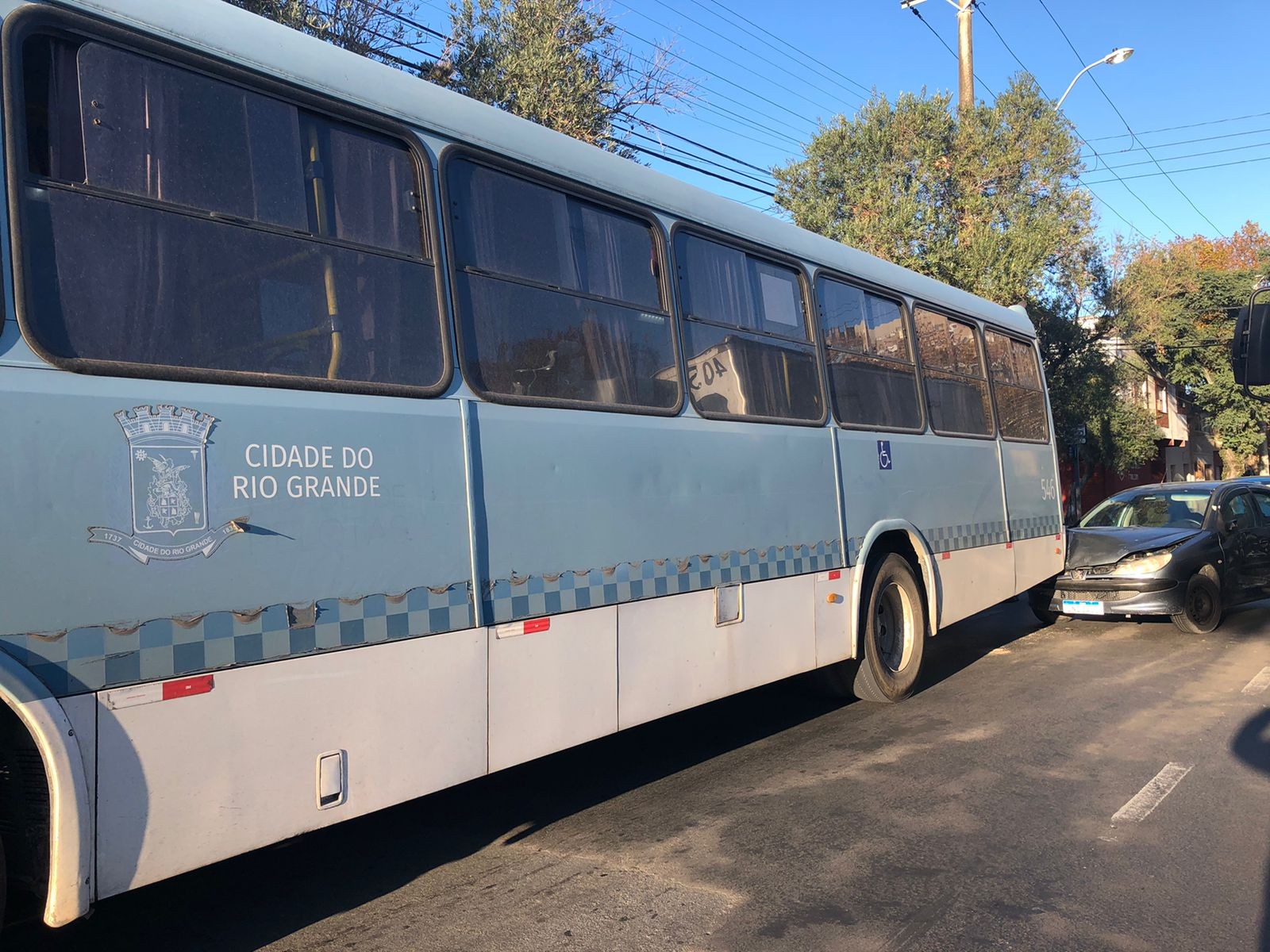 Acidente deixa trânsito congestionado na Av. Portugal, em Rio Grande