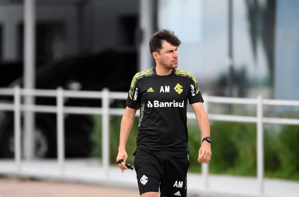 Cacique Medina é demitido do Internacional após empate com o Guaireña na Sul-Americana
