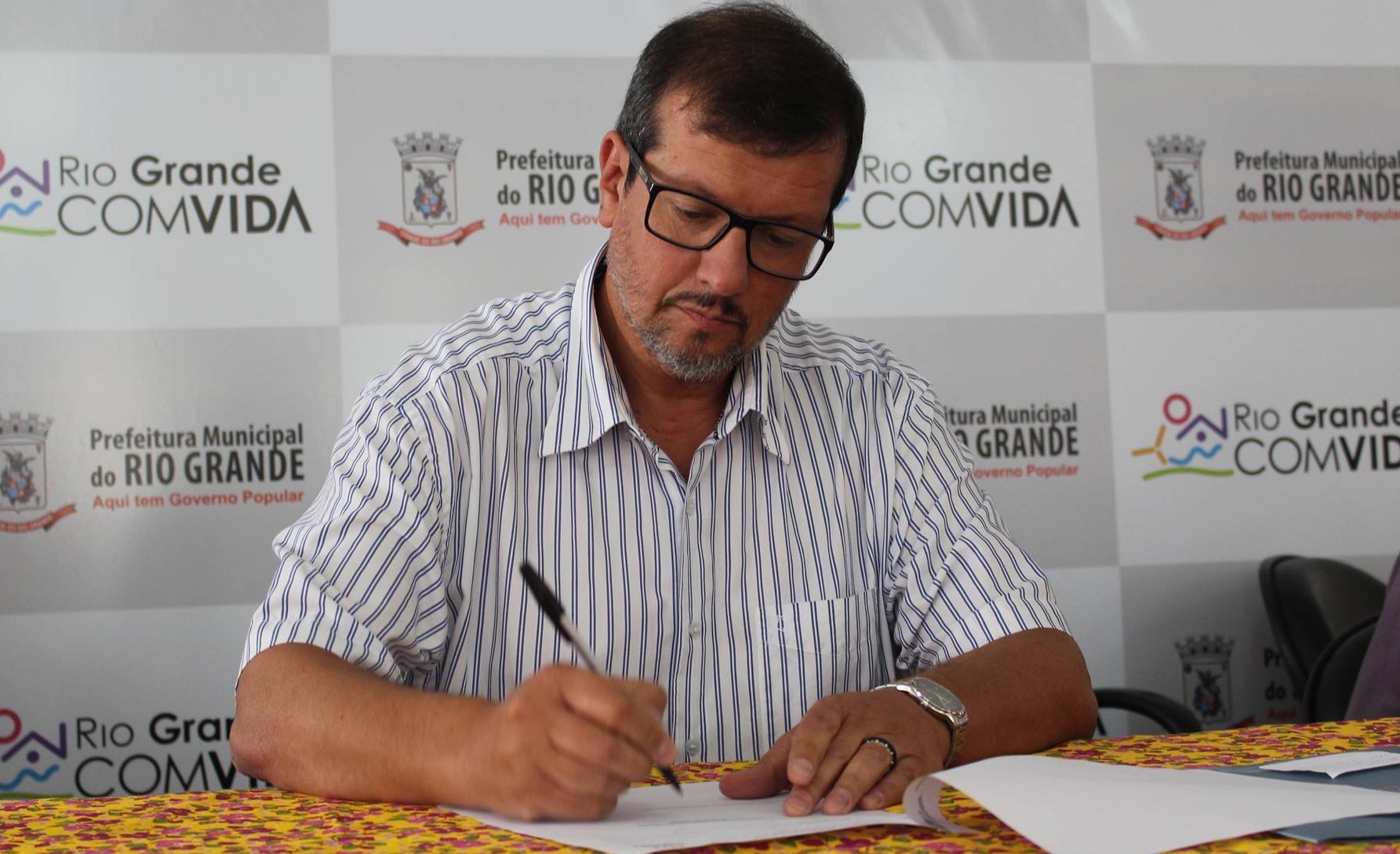 CPI da Moradia: ex-prefeito Alexandre Lindenmeyer e outras três pessoas são indiciadas em relatório final