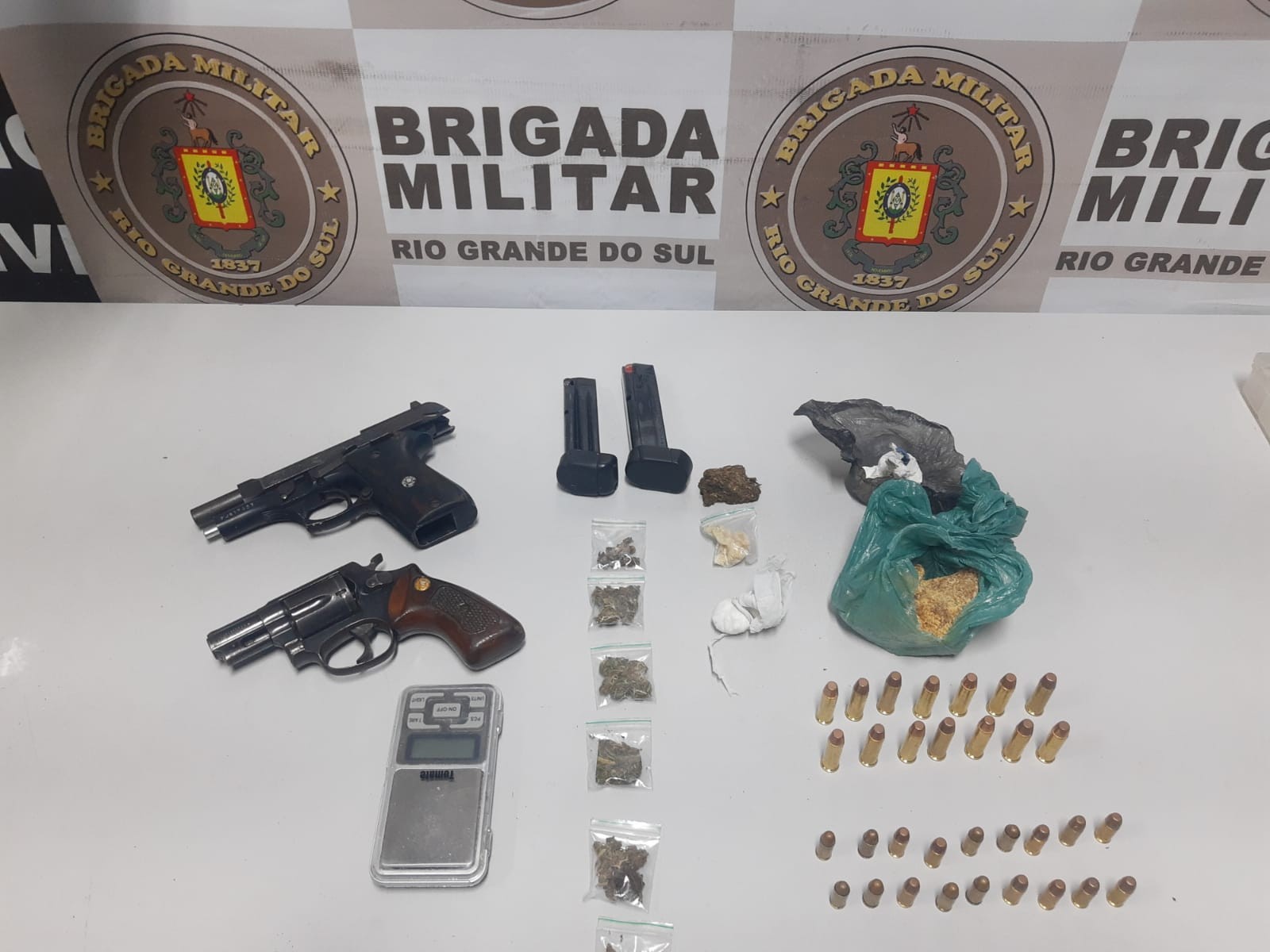 Brigada Militar prende homem no Senandes, em Rio Grande 