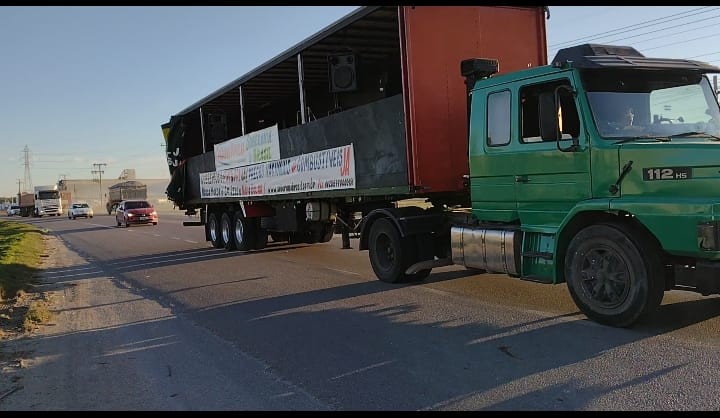 Caminhoneiros realizam carreata para contestar política de preços da Petrobras