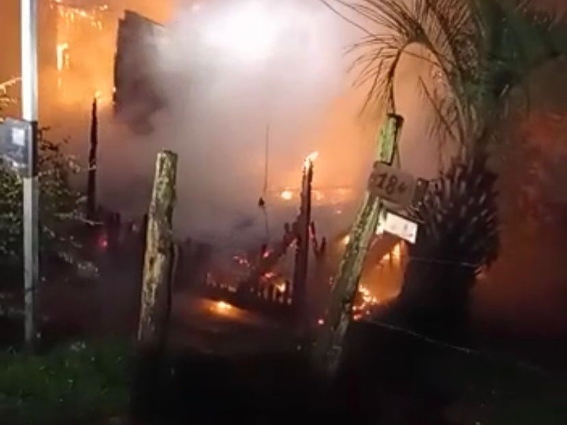 Após ter marido assassinado e casa incendiada em Carazinho, mulher está em Rio Grande para acompanhar tratamento da filha queimada