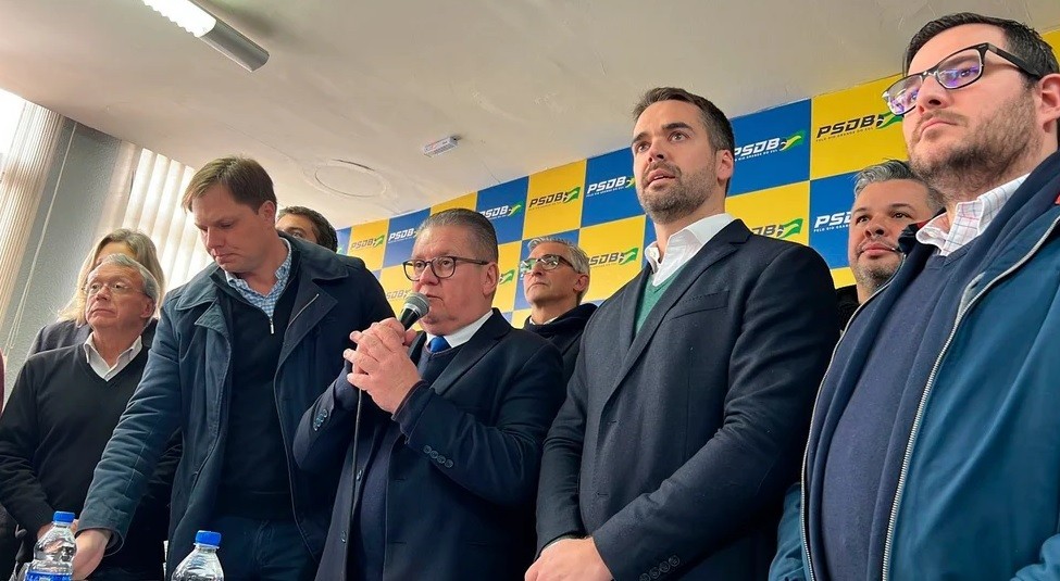 Eduardo Leite anuncia que disputará reeleição ao Governo do RS em outubro