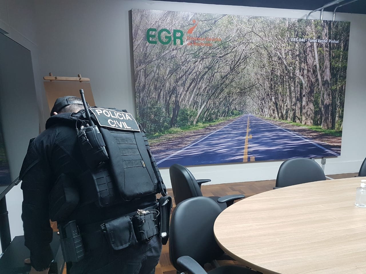 Polícia desarticula organização criminosa por suspeita de corrupção em contratos da EGR