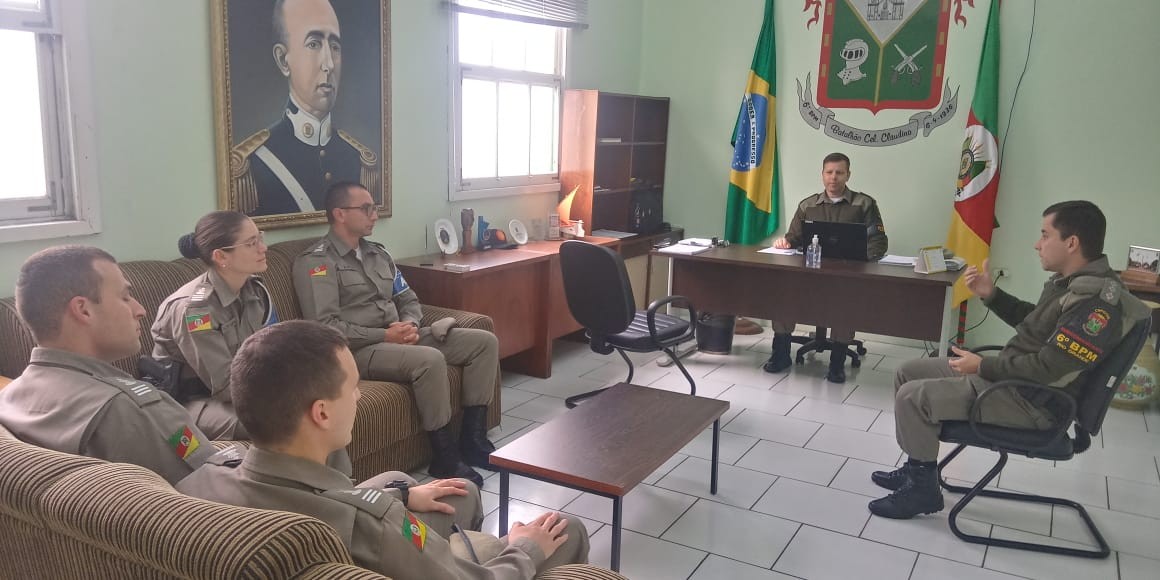 6º BPM recebe visita de alunos-oficiais durante estágio supervisionado