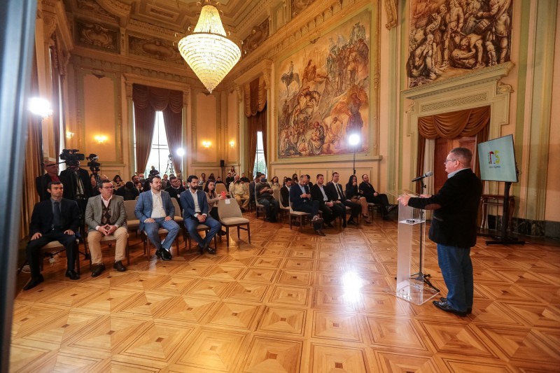 Governador assina memorando com empresa espanhola para potencializar energia eólica em alto-mar no RS