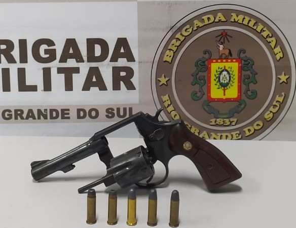Jovem é apreendido por porte ilegal de arma de fogo no bairro Castelo Branco, em Rio Grande