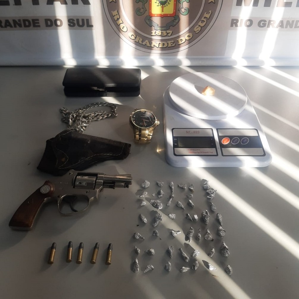 Homem é preso por tráfico de drogas no Parque São Pedro, em Rio Grande