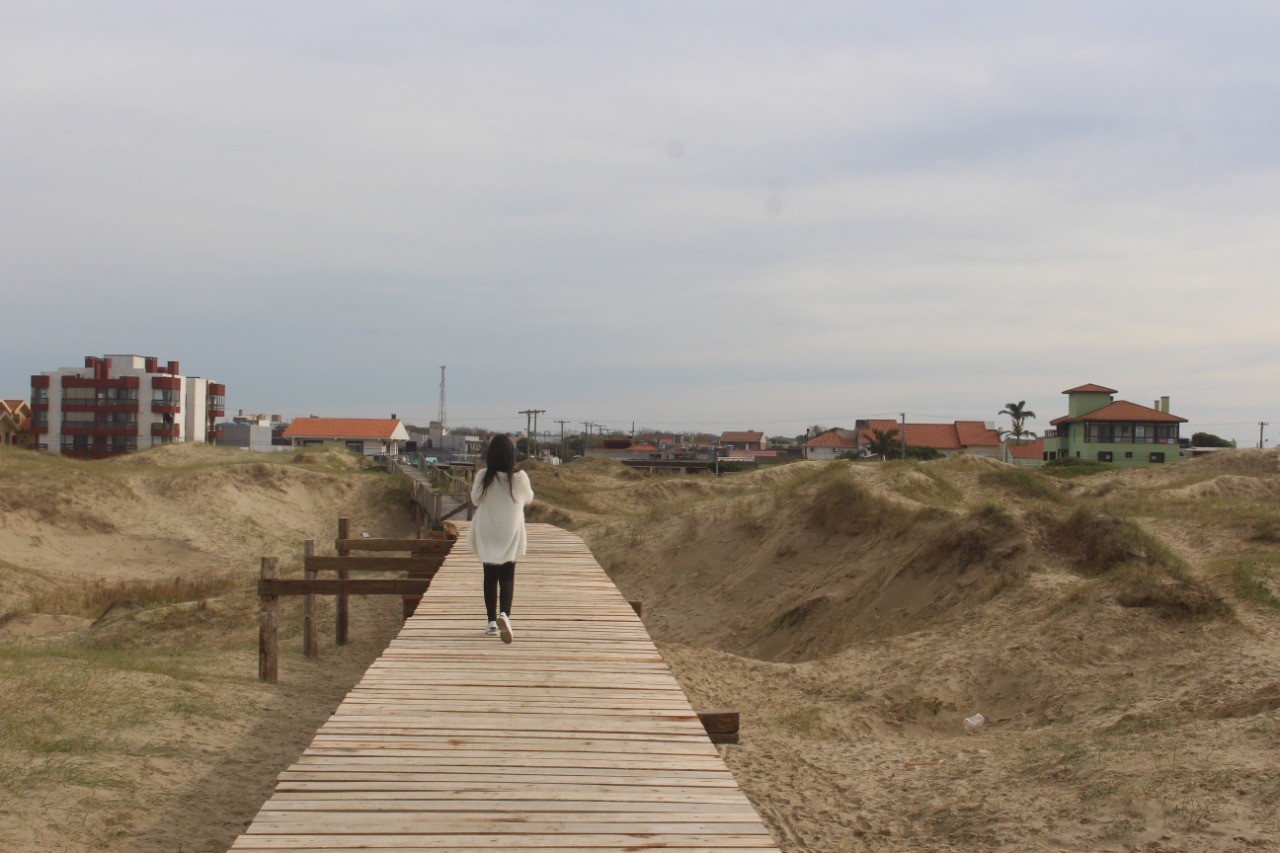 Revitalização da passarela da Praia do Cassino iniciou e 70 metros já foram reconstruídos