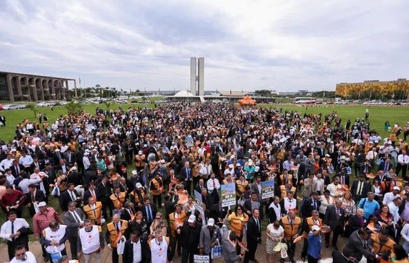 Mais de mil prefeitos vão a Brasília contra PEC e propostas com impacto de até 250 bilhões de reais