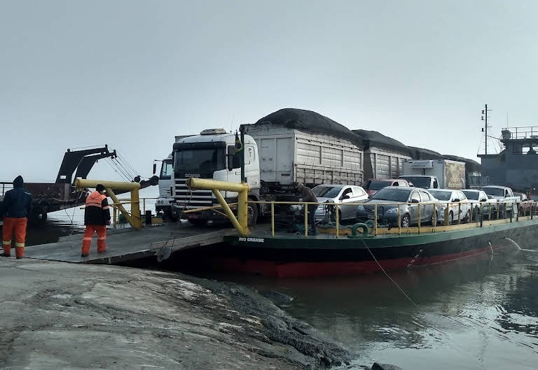 Sistema de travessia por balsas está à deriva 