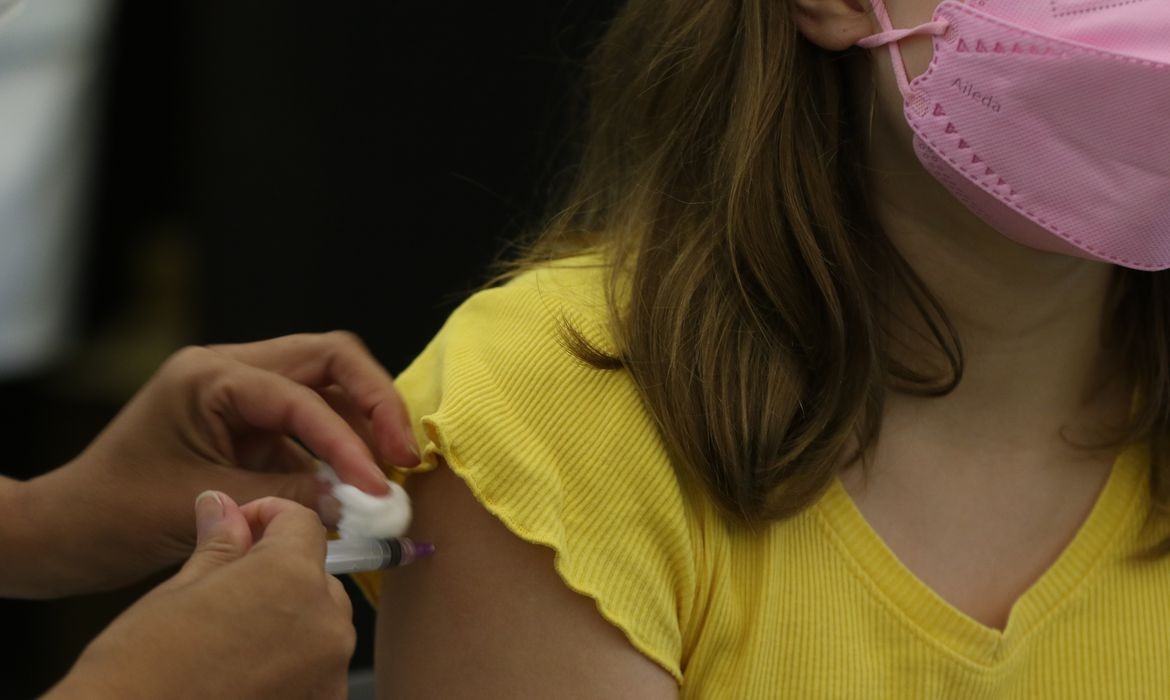 Anvisa libera aplicação da Coronavac para crianças de  3 anos a 5 anos