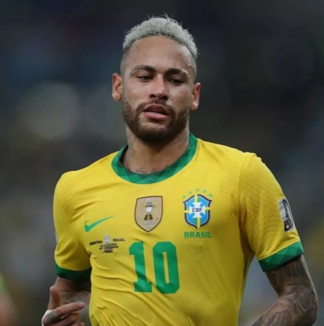 Avião de Neymar faz pouso de emergência em Roraima