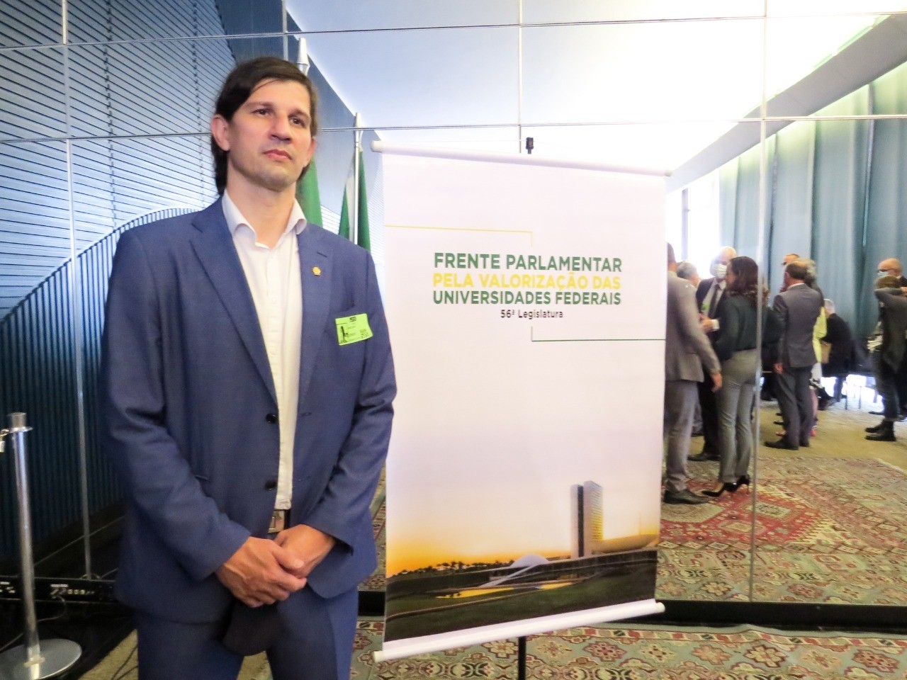 Reitor da Furg participa de ato contra bloqueio orçamentário das universidades federais anunciado pelo MEC