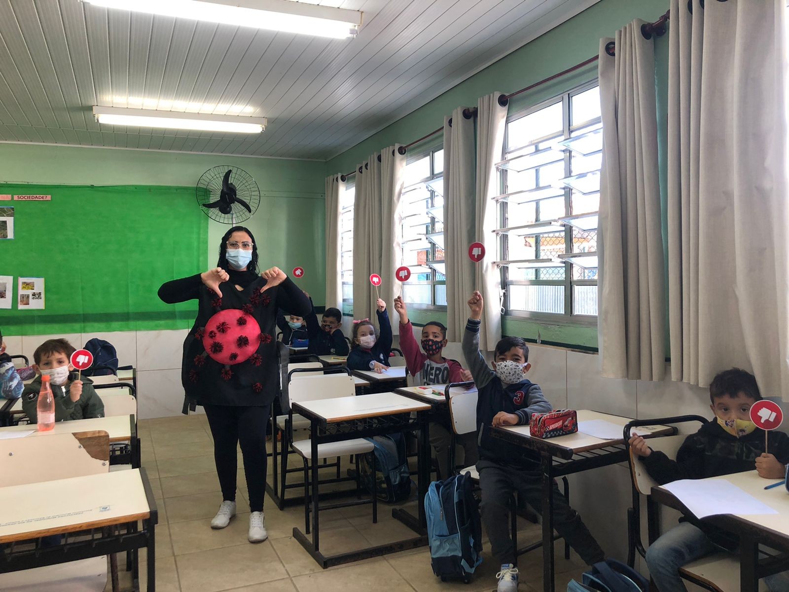 Escolas de Rio Grande recebem orientações sobre Covid-19 e dengue