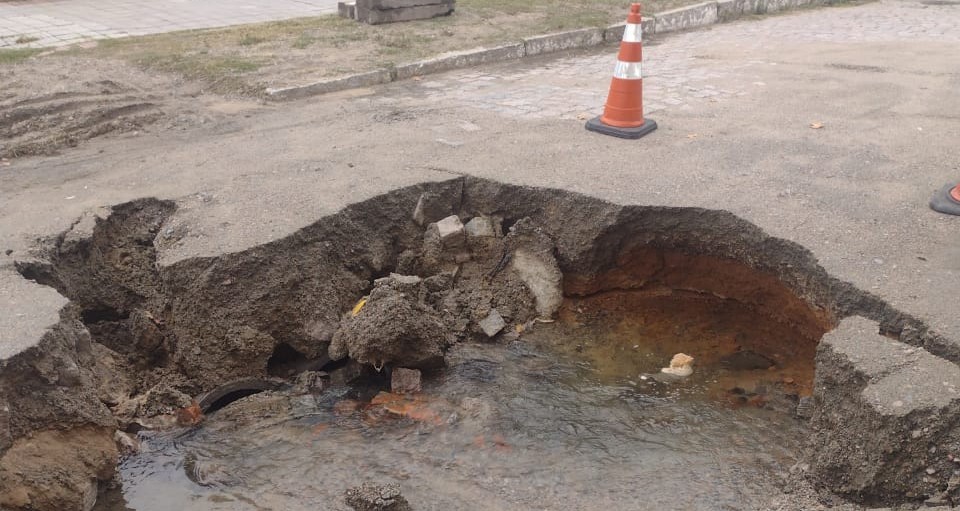 Corsan ainda não cumpriu o primeiro item exigido pela Prefeitura em notificação por danos a infraestrutura da cidade