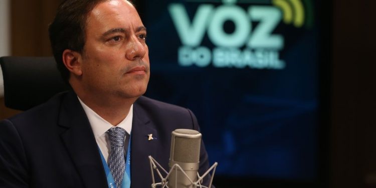 Ele abriu a porta de cueca, disse uma das funcionárias que afirma ter sido assediada pelo então presidente da Caixa