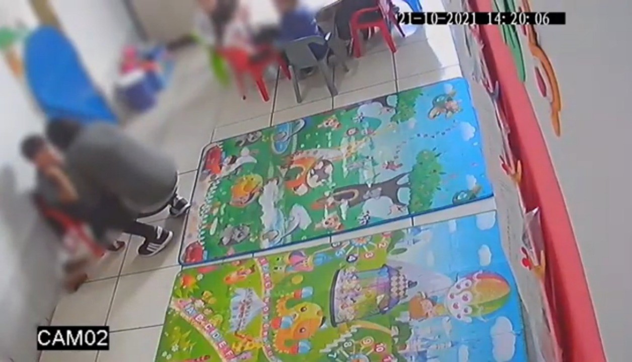 "Eu não sabia que ele tinha TDAH", diz professora indiciada por agressão a menino de 6 anos em escolinha de Rio Grande