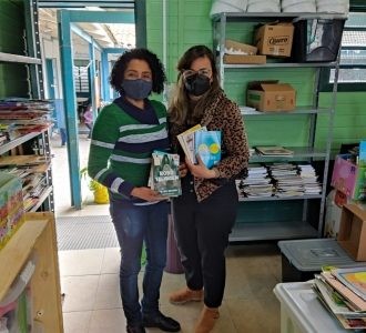 Projeto Lumina Mundo recebe doação de livros da EMEF Navegantes