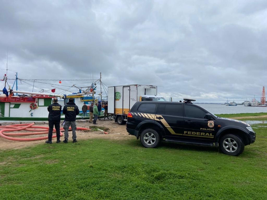 PF apreende seis toneladas de pescado irregular em Rio Grande
