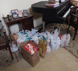 Teatro Municipal arrecada mais de 650 peças de agasalho e 300 kg de alimentos através do Ingresso Solidário