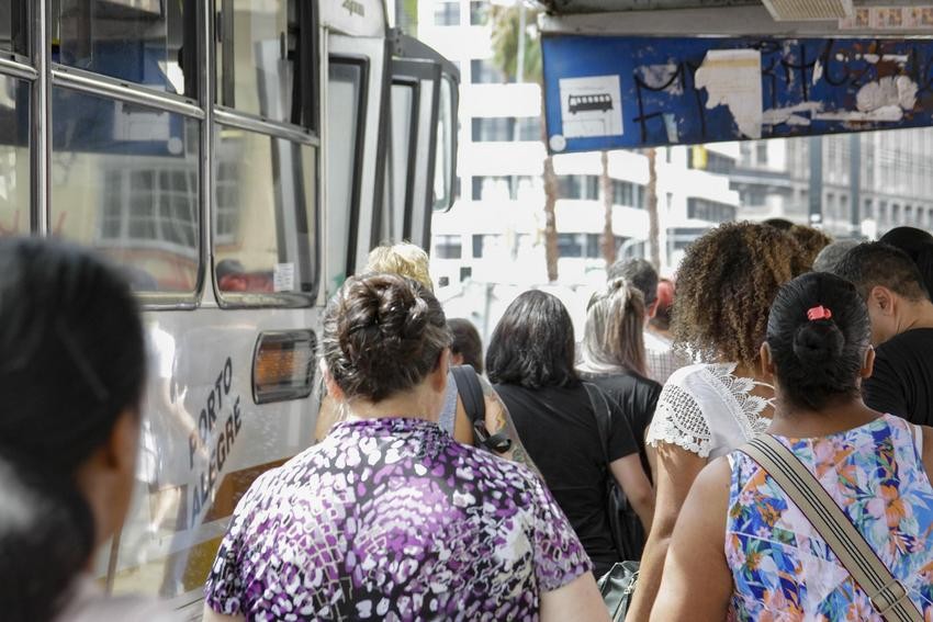 Uso de máscaras no transporte público deixa de ser obrigatório em Porto Alegre