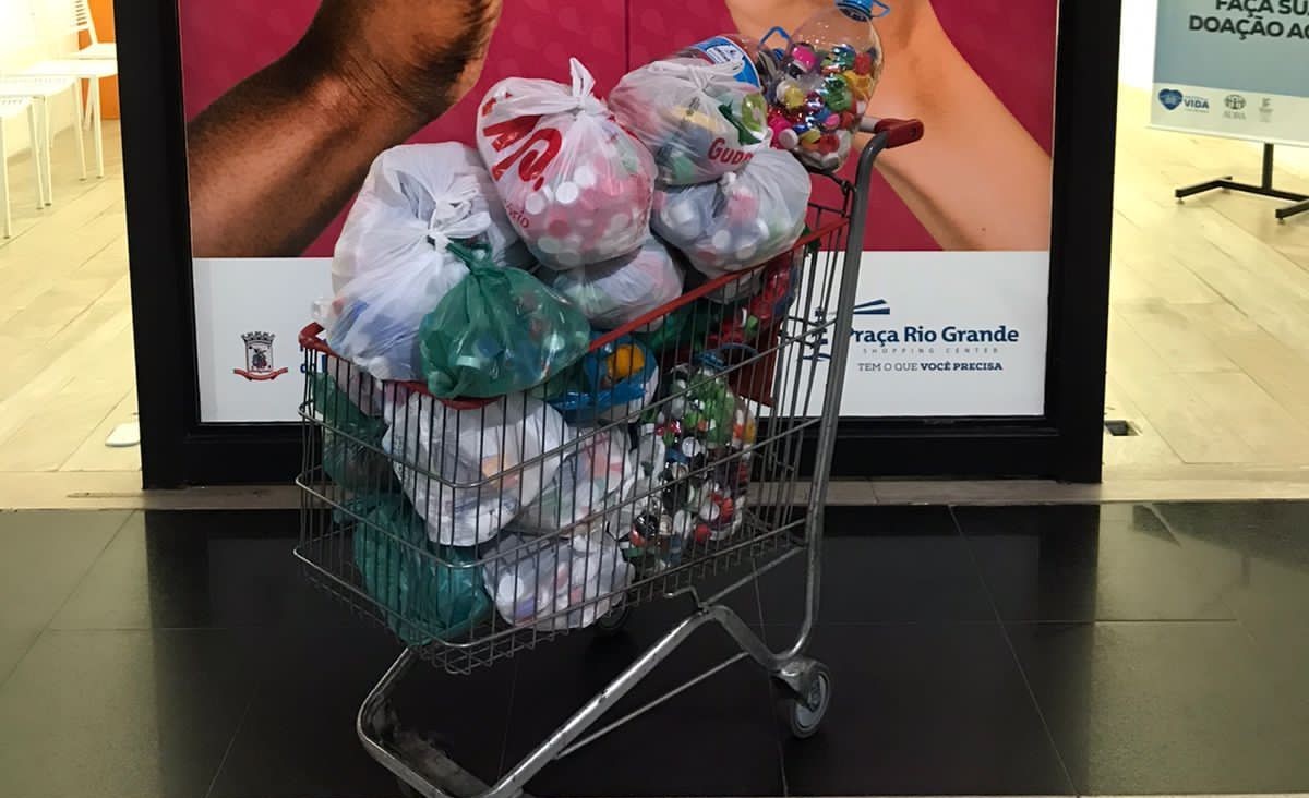 HU-Furg comercializa tampinhas entregues pelo Praça Shopping para realizar manutenções no hospital 