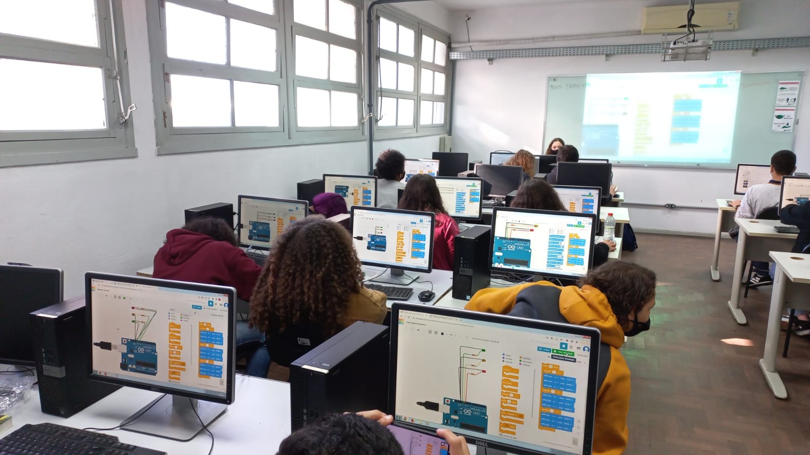 Projeto do IFRS leva oficina tecnológica para alunos da rede municipal