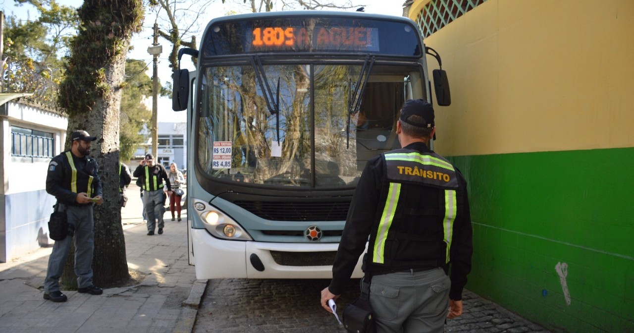 Após reclamações, Prefeitura vistoria veículos da Transpessoal