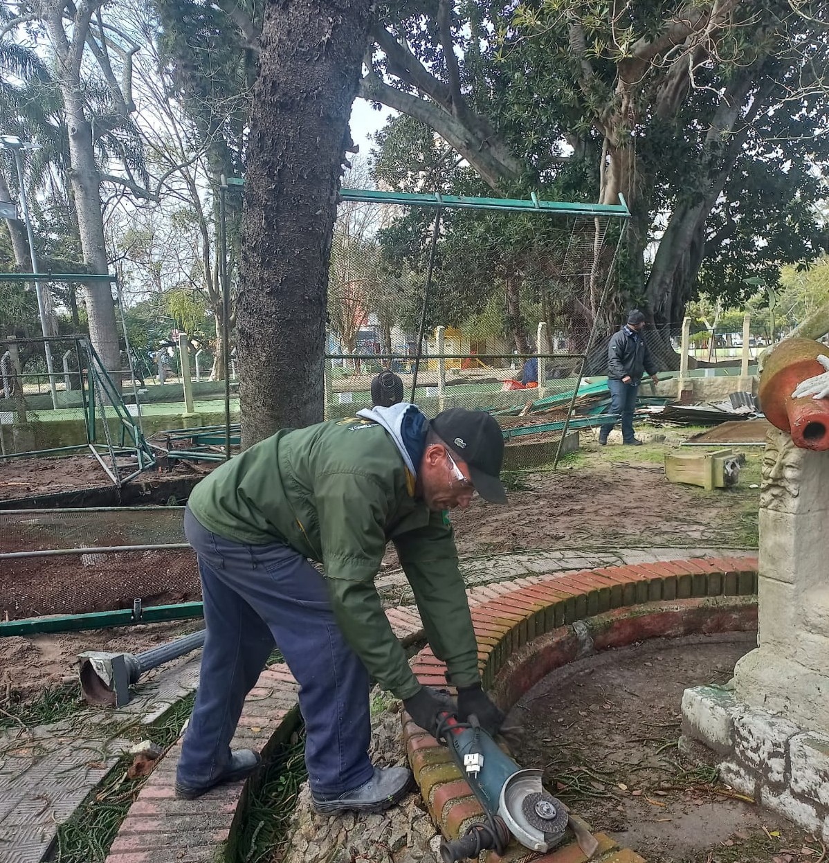 Prefeitura inicia revitalização de espaços inativos na Praça Tamandaré 
