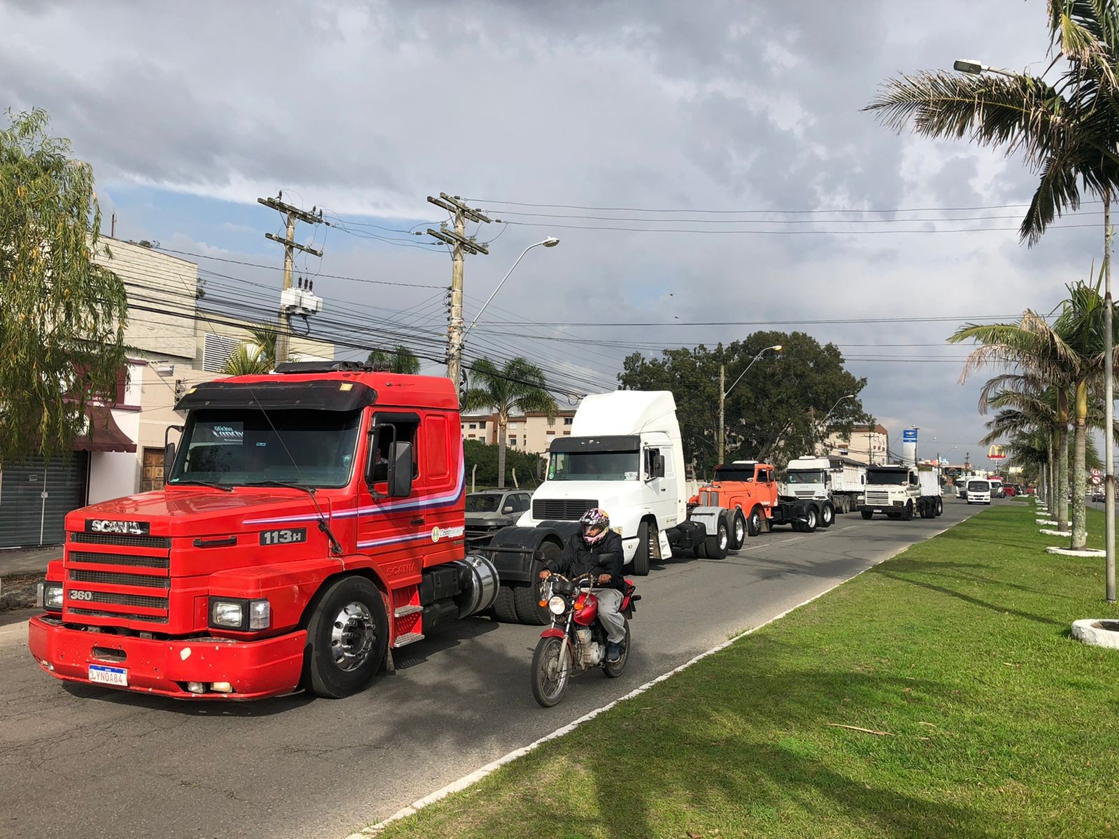 Tradicional procissão de São Cristóvão reuniu centenas de veículos neste domingo (24), em Rio Grande